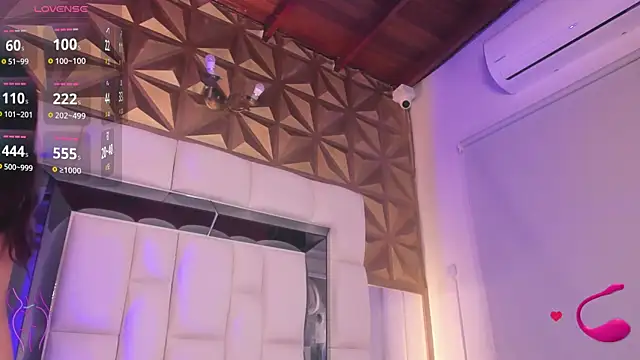 Snapshot of Mia_blumm chatting on 10.11.25 Mia blumm online show from 10.11.25