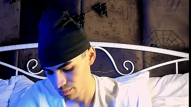 Snapshot of JaremyHarris chatting on 11.01.25 JaremyHarris online show from 11.01.25