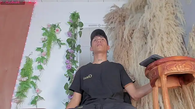 Snapshot of milo_crave chatting on 09.30.25 milo crave online show from 09.30.25