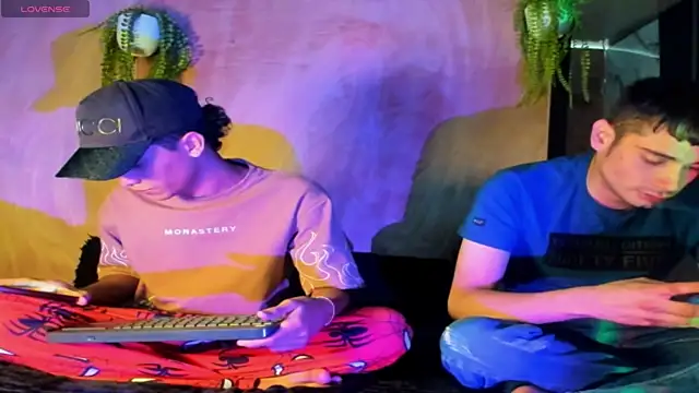 Snapshot of milo_crave chatting on 10.02.25 milo crave online show from 10.02.25