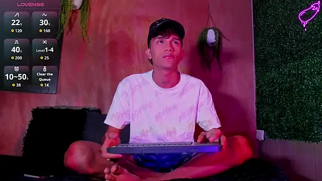 Snapshot of milo_crave chatting on 10.09.25 milo crave online show from 10.09.25