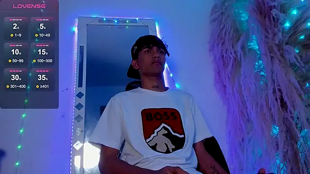 Snapshot of milo_crave chatting on 10.17.25 milo crave online show from 10.17.25