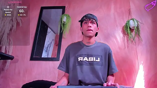 Snapshot of milo_crave chatting on 10.22.25 milo crave online show from 10.22.25