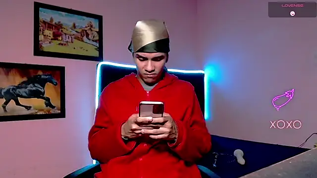 Snapshot of milo_crave chatting on 11.11.25 milo crave online show from 11.11.25