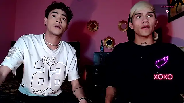 Snapshot of milo_crave chatting on 11.17.25 milo crave online show from 11.17.25