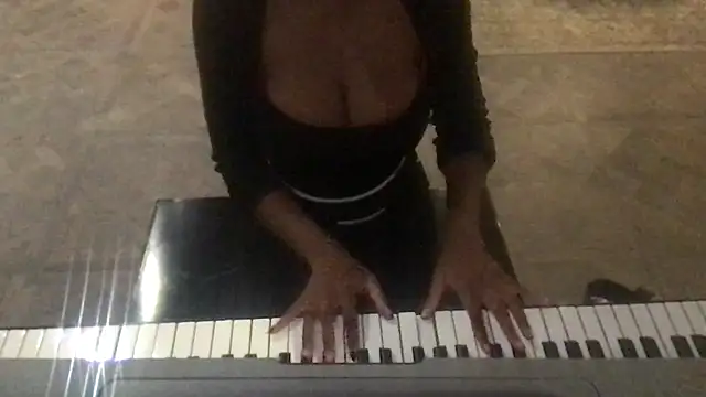 tia   fox online show from 11.27.25