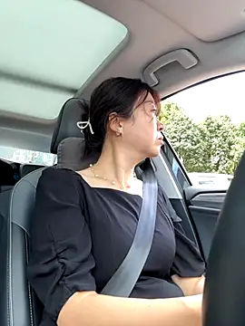 Snapshot of siru-love chatting on 10.15.25 siru-love online show from 10.15.25