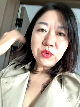 Snapshot of siru-love chatting on 10.16.25 siru-love online show from 10.16.25