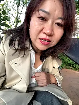 Snapshot of siru-love chatting on 10.29.25 siru-love online show from 10.29.25