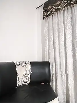 Snapshot of RobertaxGutierrez chatting on 10.15.25 RobertaxGutierrez online show from 10.15.25