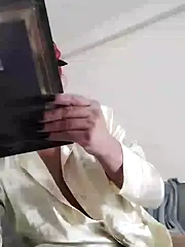 Snapshot of RobertaxGutierrez chatting on 11.10.25 RobertaxGutierrez online show from 11.10.25