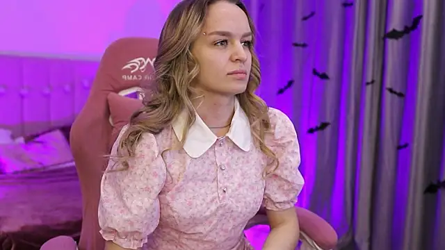 Snapshot of KathyRossi chatting on 10.22.25 KathyRossi online show from 10.22.25