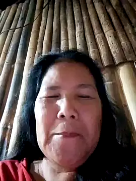 Snapshot of milagrose_rose chatting on 11.13.25 milagrose rose online show from 11.13.25