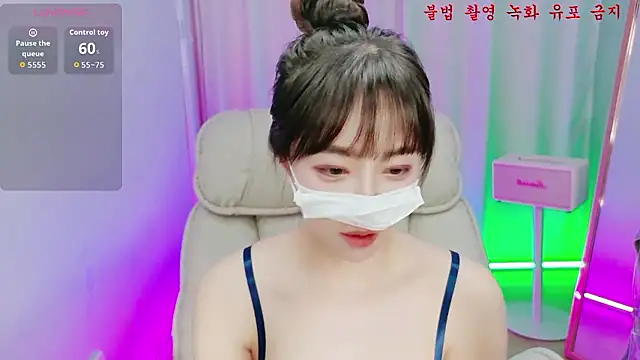 Snapshot of baby_taeri chatting on 06.18.26 baby taeri online show from 06.18.26