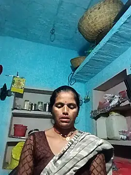 Snapshot of Mohni_cute chatting on 10.14.25 Mohni cute online show from 10.14.25