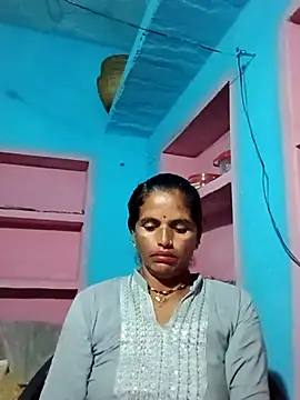 Snapshot of Mohni_cute chatting on 10.19.25 Mohni cute online show from 10.19.25