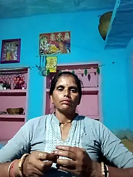 Snapshot of Mohni_cute chatting on 10.24.25 Mohni cute online show from 10.24.25