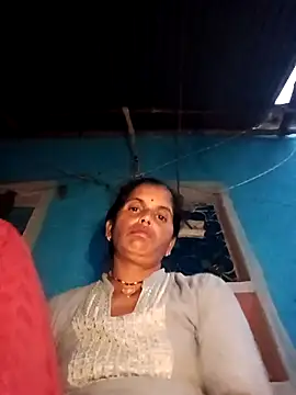 Snapshot of Mohni_cute chatting on 10.27.25 Mohni cute online show from 10.27.25