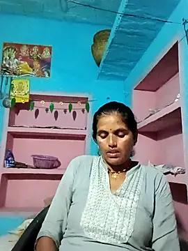 Snapshot of Mohni_cute chatting on 10.27.25 Mohni cute online show from 10.27.25