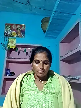Snapshot of Mohni_cute chatting on 10.31.25 Mohni cute online show from 10.31.25