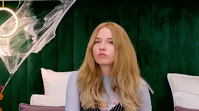 Snapshot of MelissaLiss chatting on 10.21.25 MelissaLiss online show from 10.21.25