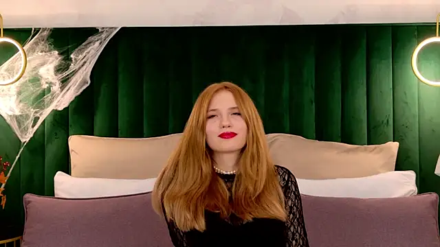 Snapshot of MelissaLiss chatting on 10.28.25 MelissaLiss online show from 10.28.25