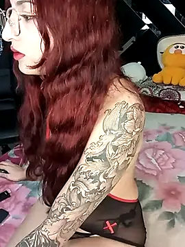 Snapshot of _luunaa_ chatting on 10.04.25 luunaa online show from 10.04.25