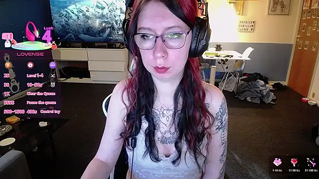 Snapshot of TattooedGirls chatting on 11.07.25 TattooedGirls online show from 11.07.25