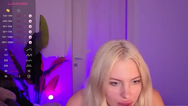 SweetCherryBlonde online show from 10.10.25