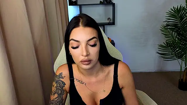 Snapshot of Raven_Ink chatting on 10.13.25 Raven Ink online show from 10.13.25