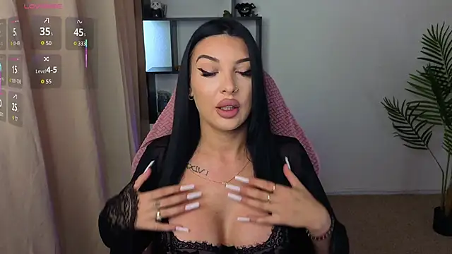 Snapshot of Raven_Ink chatting on 10.20.25 Raven Ink online show from 10.20.25