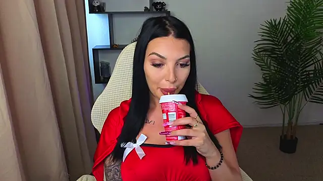 Snapshot of Raven_Ink chatting on 10.31.25 Raven Ink online show from 10.31.25