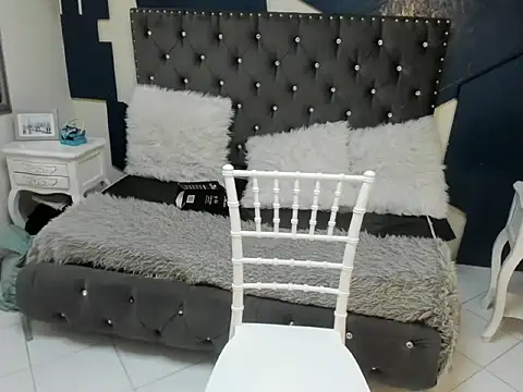 Snapshot of lola_cook chatting on 10.24.25 lola cook online show from 10.24.25