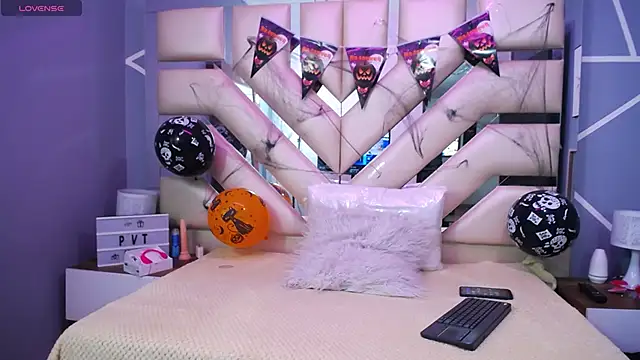 Snapshot of Jazmin_ny chatting on 10.18.25 Jazmin ny online show from 10.18.25