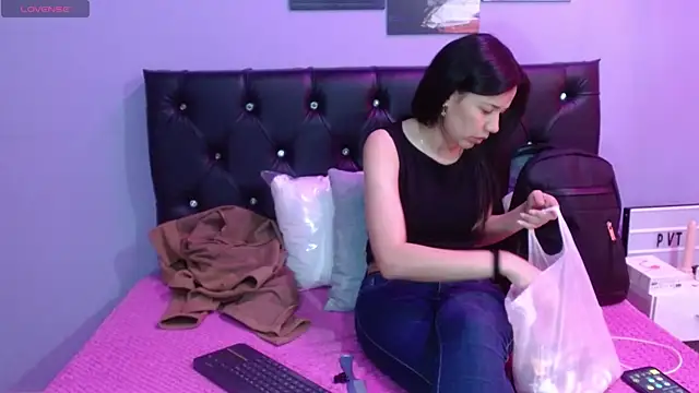 Snapshot of Jazmin_ny chatting on 10.21.25 Jazmin ny online show from 10.21.25