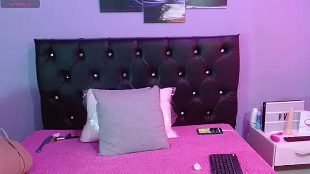 Snapshot of Jazmin_ny chatting on 10.22.25 Jazmin ny online show from 10.22.25