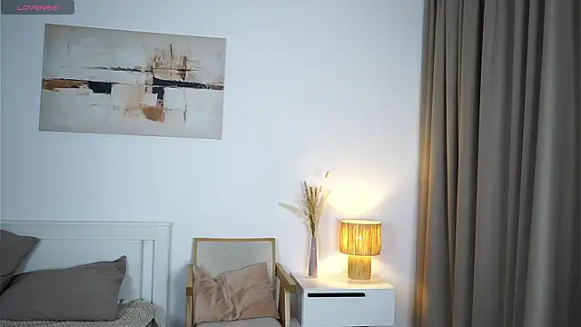 Snapshot of ArianaArtus chatting on 10.30.25 ArianaArtus online show from 10.30.25