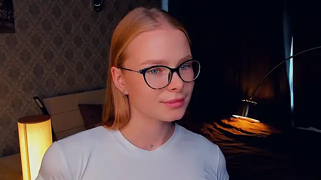 Snapshot of LibbyVenzeio chatting on 10.10.25 LibbyVenzeio online show from 10.10.25