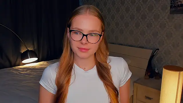 Snapshot of LibbyVenzeio chatting on 10.17.25 LibbyVenzeio online show from 10.17.25