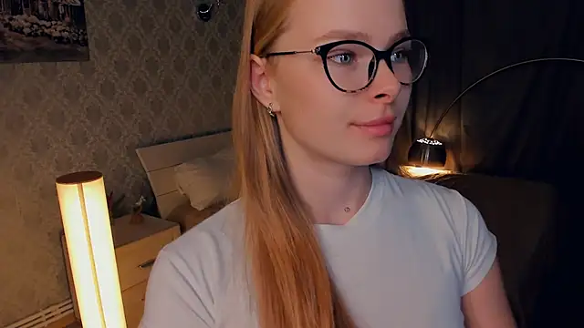 Snapshot of LibbyVenzeio chatting on 10.29.25 LibbyVenzeio online show from 10.29.25