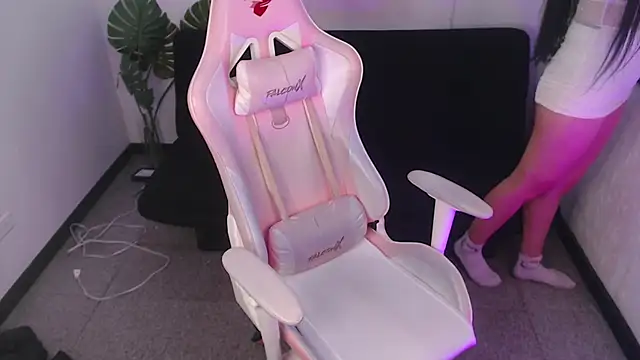 Snapshot of Lexy_Storm_18 chatting on 10.31.25 Lexy Storm 18 online show from 10.31.25