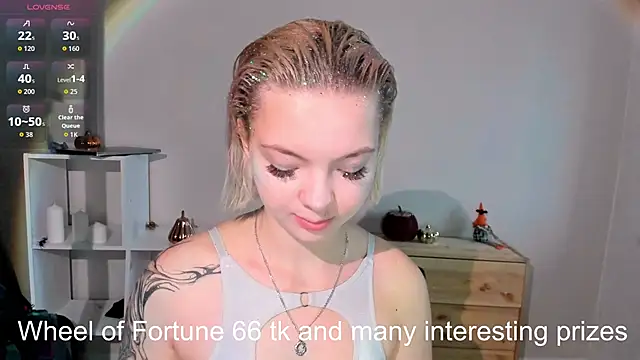 Snapshot of MelinMonro chatting on 10.29.25 MelinMonro online show from 10.29.25