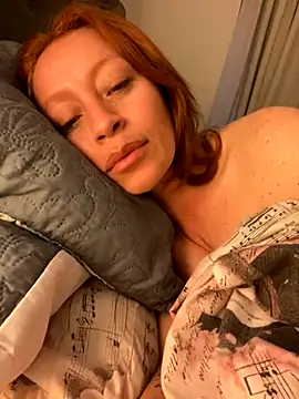 Snapshot of LucianaWainN chatting on 10.10.25 LucianaWainN online show from 10.10.25