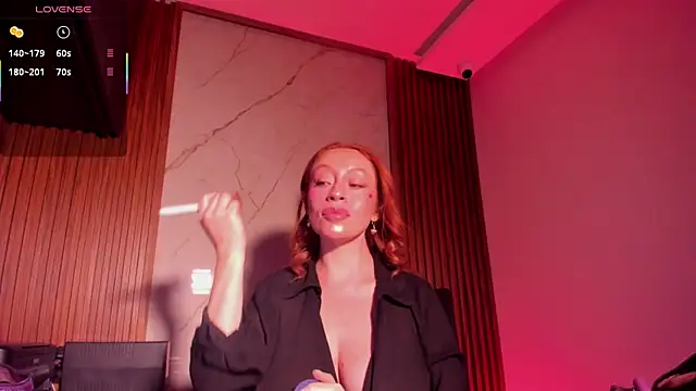 Snapshot of LucianaWainN chatting on 11.01.25 LucianaWainN online show from 11.01.25