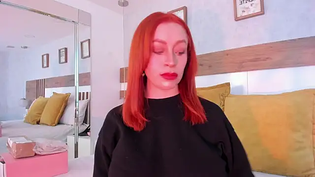 Snapshot of LucianaWainN chatting on 11.18.25 LucianaWainN online show from 11.18.25