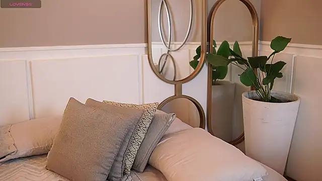 Roxy Vega online show from 11.08.25