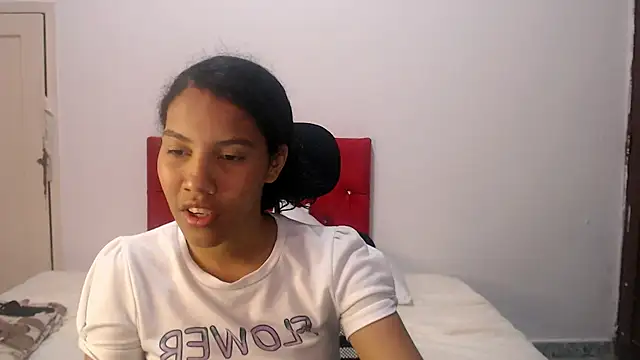 Snapshot of Tainara_ebony chatting on 10.15.25 Tainara ebony online show from 10.15.25