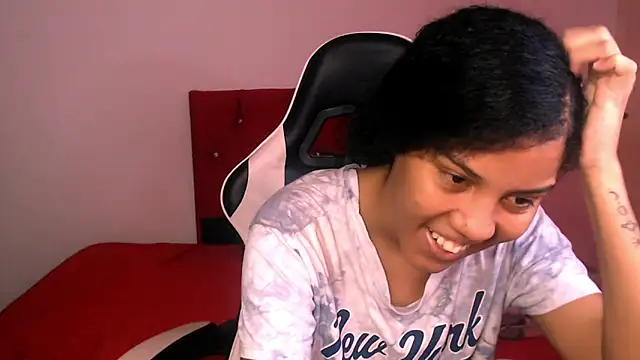 Snapshot of Tainara_ebony chatting on 10.20.25 Tainara ebony online show from 10.20.25