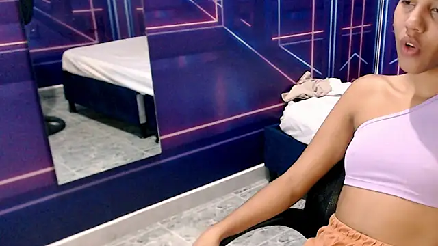 Snapshot of Tainara_ebony chatting on 11.11.25 Tainara ebony online show from 11.11.25