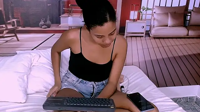 Snapshot of Tainara_ebony chatting on 11.13.25 Tainara ebony online show from 11.13.25